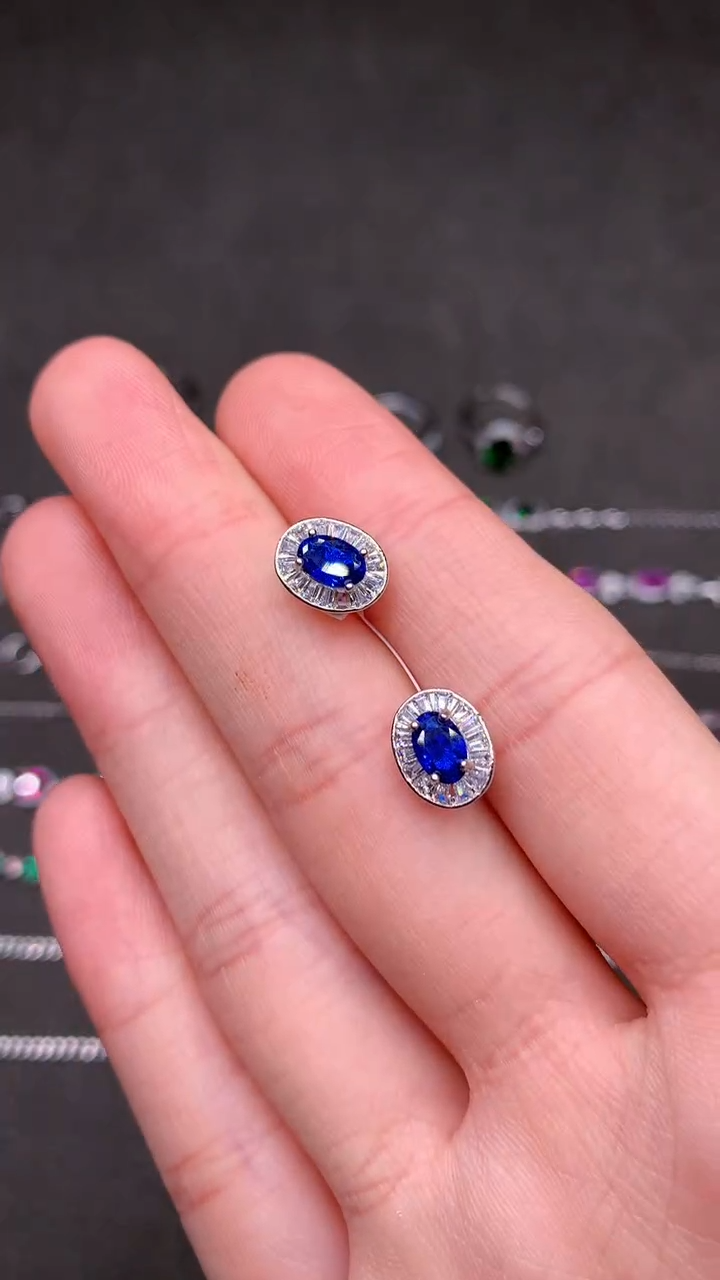 【闪购商品】蓝宝石耳钉银S925镶嵌......