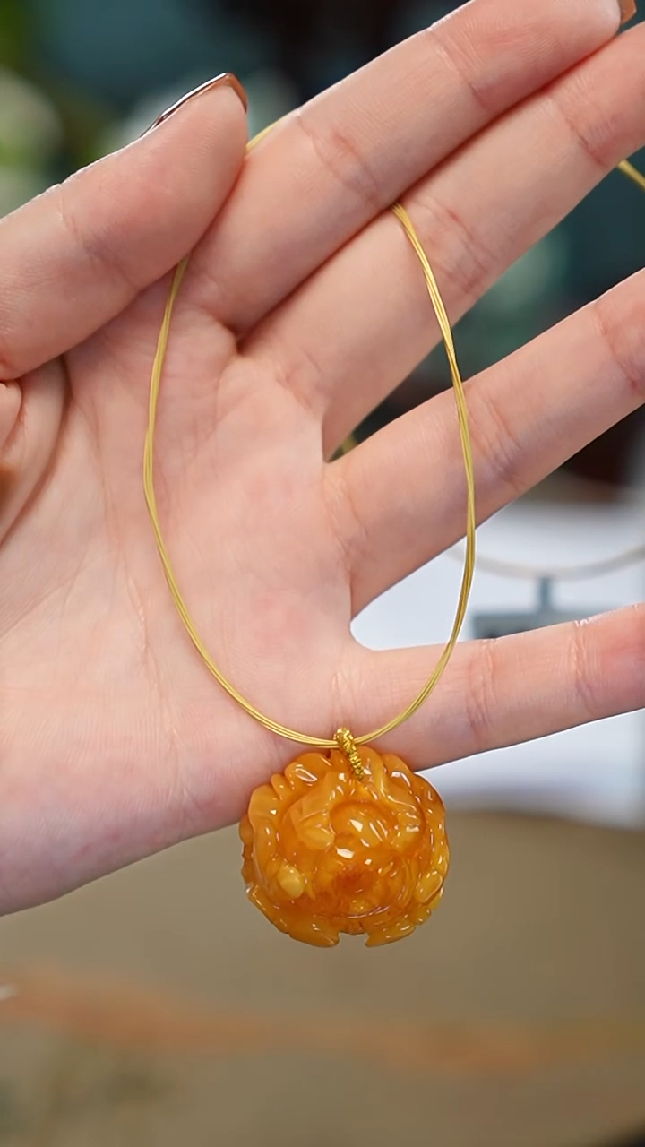 蜜蜡吊坠(赠链)合金吊坠，