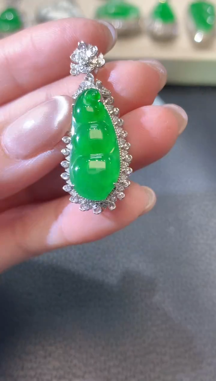 【闪购商品】翡翠吊坠(不含链)18K金镶嵌 C32