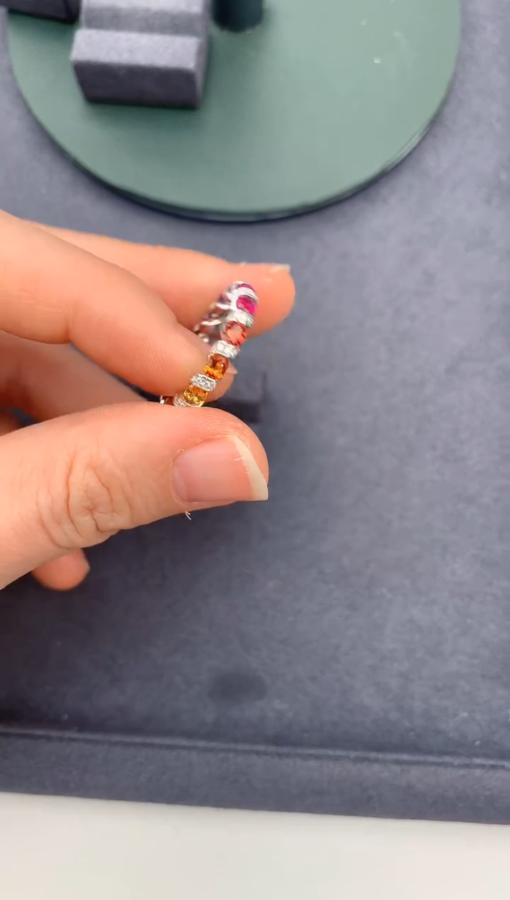 【闪购商品】彩色蓝宝石戒指18K金镶嵌彩蓝宝戒指