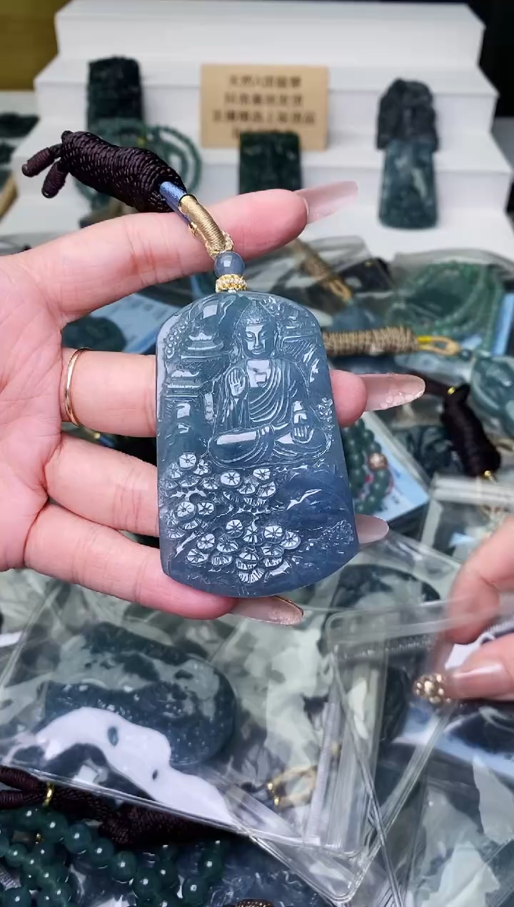 颈饰未镶嵌翡翠 