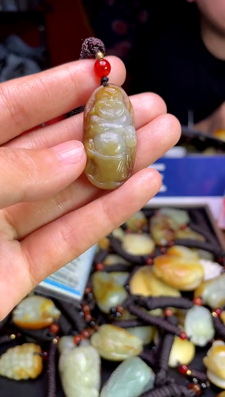 和田玉未镶嵌颈饰1