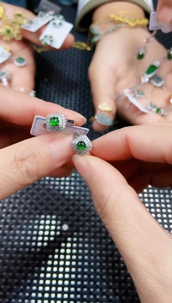 【闪购商品】翡翠耳饰未镶嵌111111111