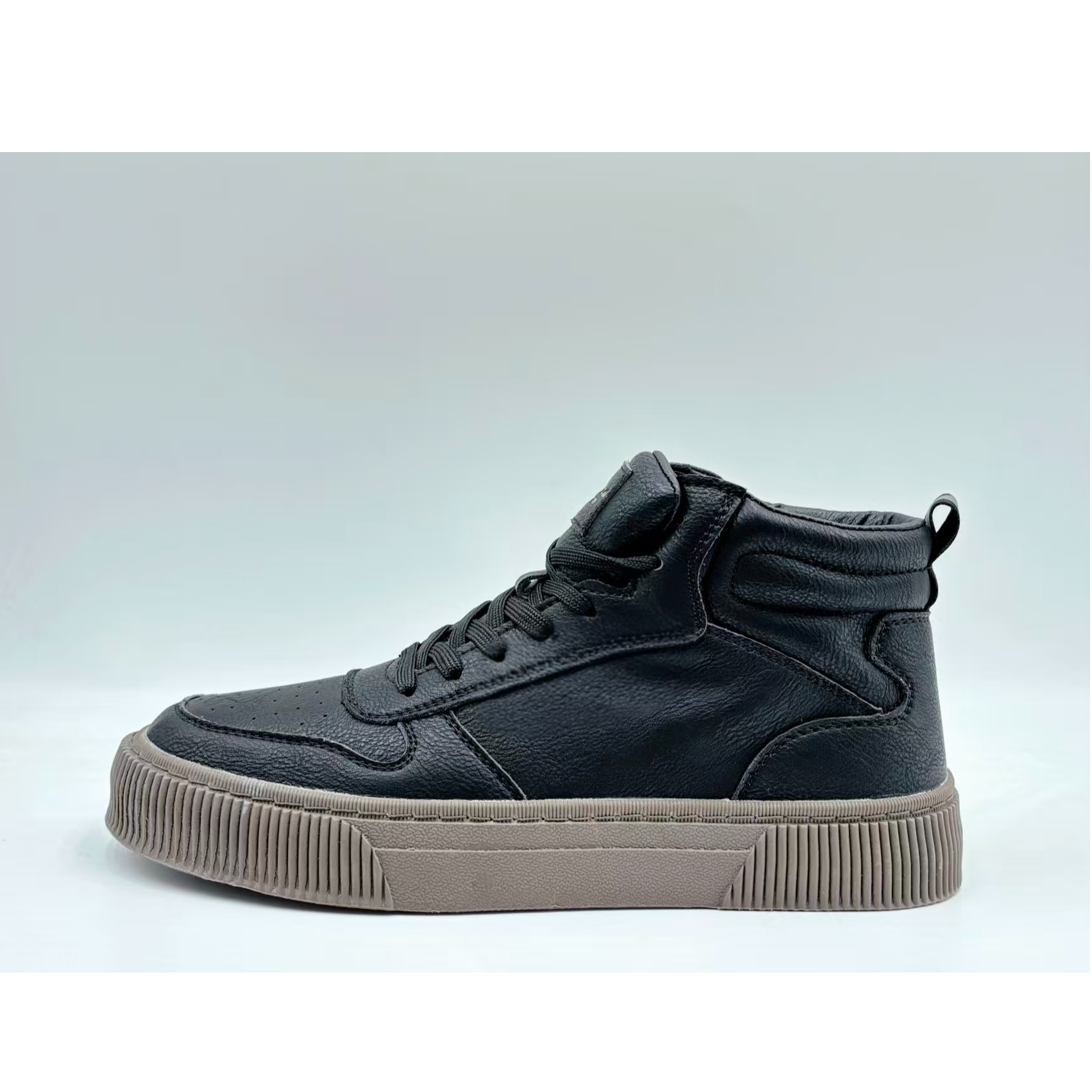 0017D皮面新款中帮休闲鞋