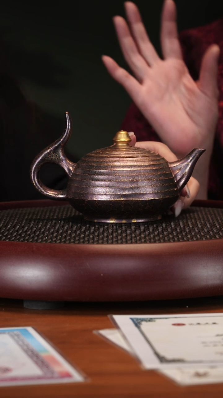 【闪购商品】紫砂茶壶2204YLX金蛇狂舞朱泥羽翎烧350c