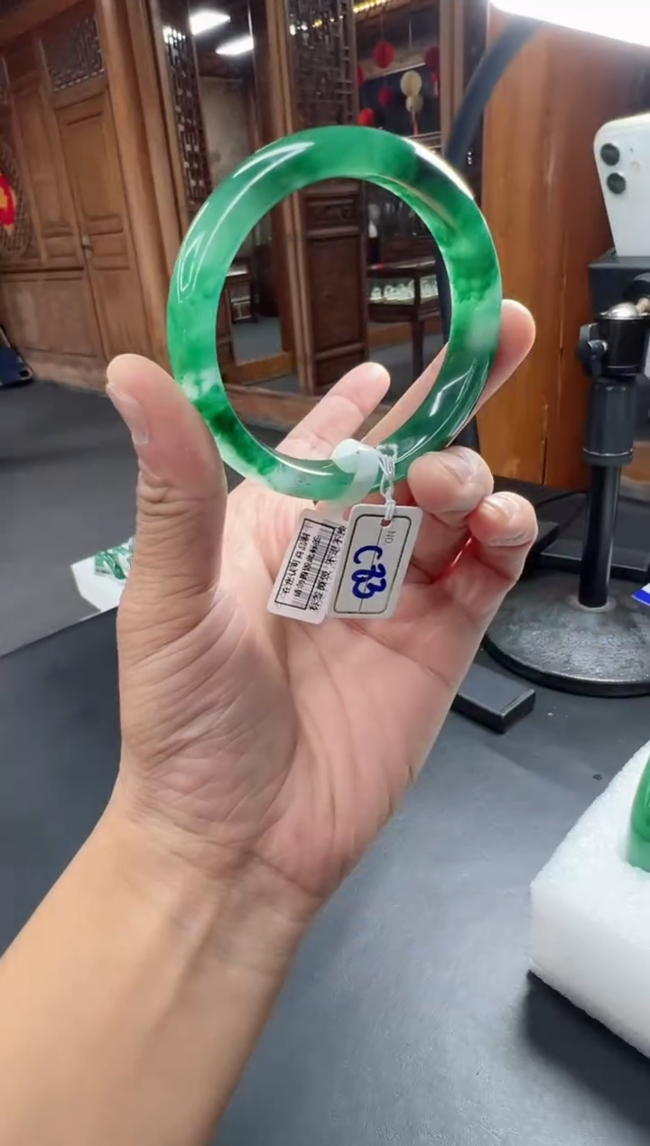 【闪购商品】石英质玉手镯未镶嵌1