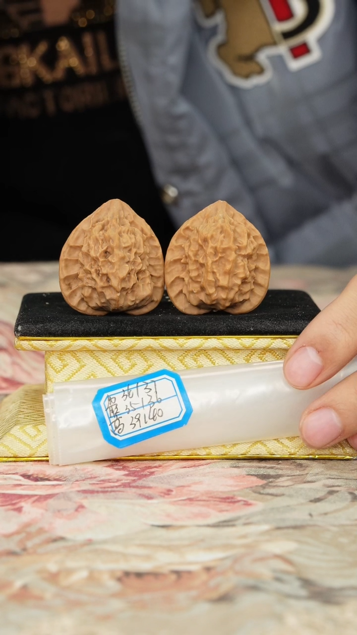 【闪购商品】文玩核桃把件非嫁接官帽微修