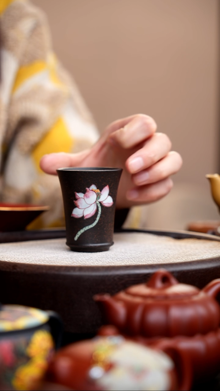 茶壶紫砂黑金沙闻香杯珐琅彩荷花