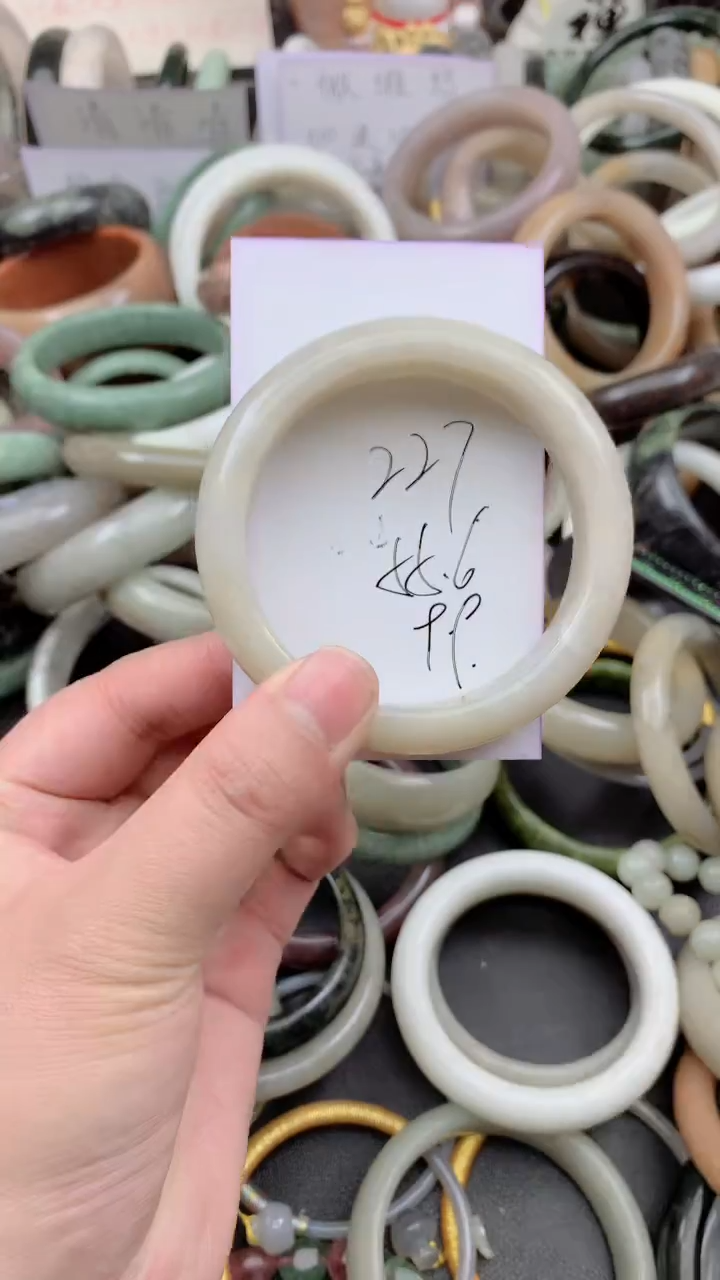 未镶嵌手镯石英质玉227