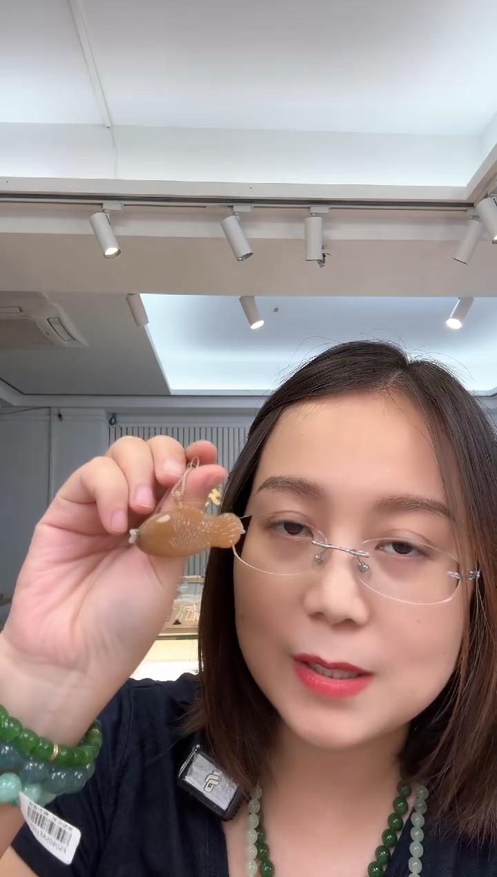 颈饰未镶嵌和田玉M****8糖白金鱼