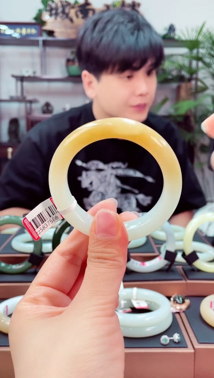 和田玉手镯未镶嵌53黄金糖5837586