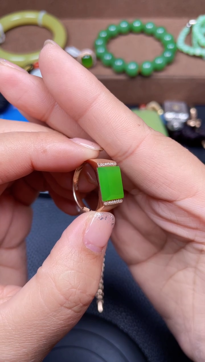 颈饰18K金镶嵌和田玉F208