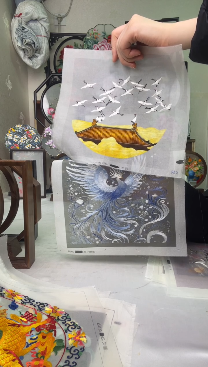 织绣胜**子苏绣作品绣片十一张