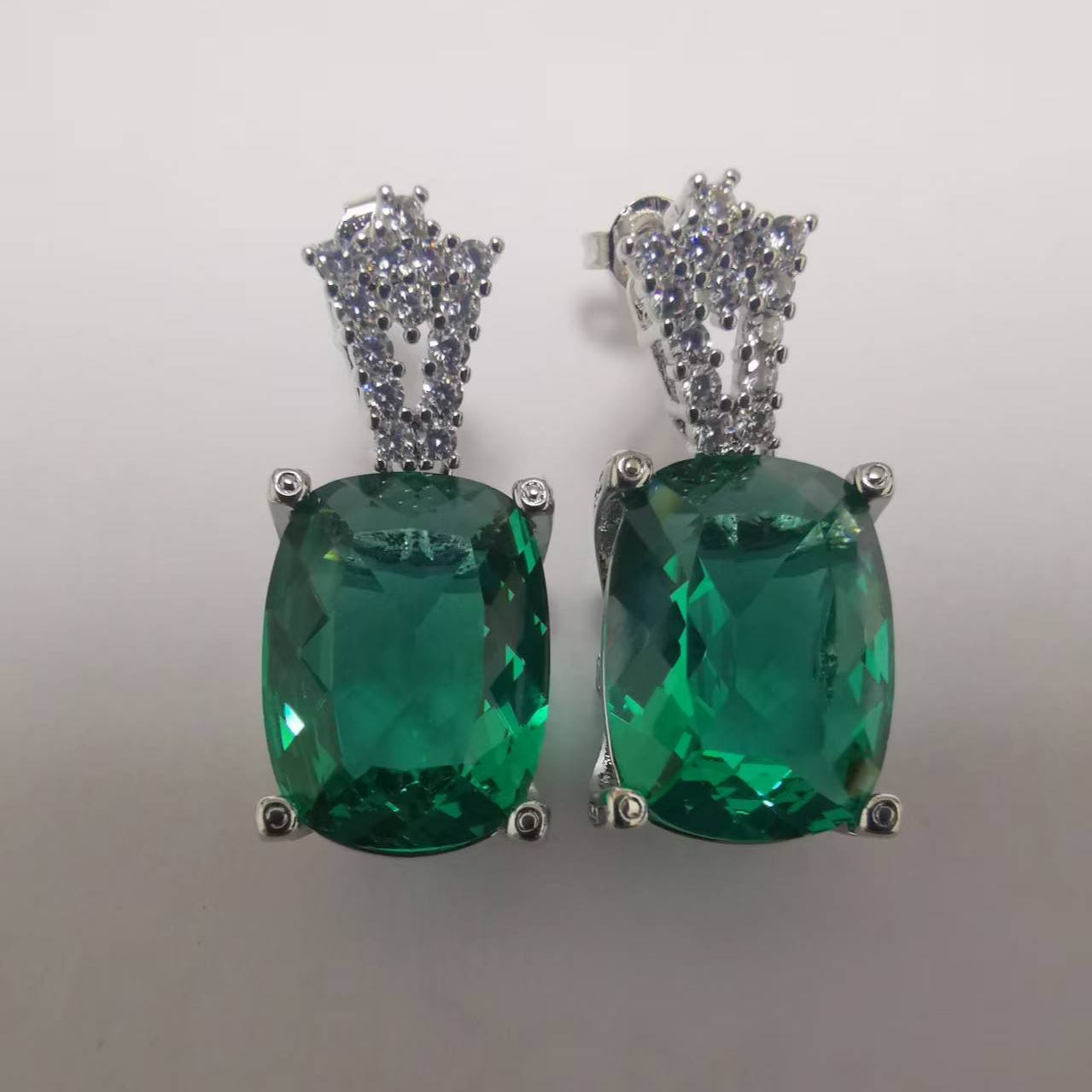 祖母绿耳饰 品质级 E0515