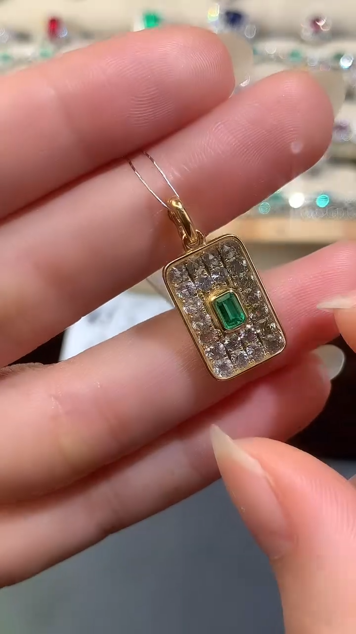 18K金镶嵌吊坠(不含链)祖母绿?**?D273|3800