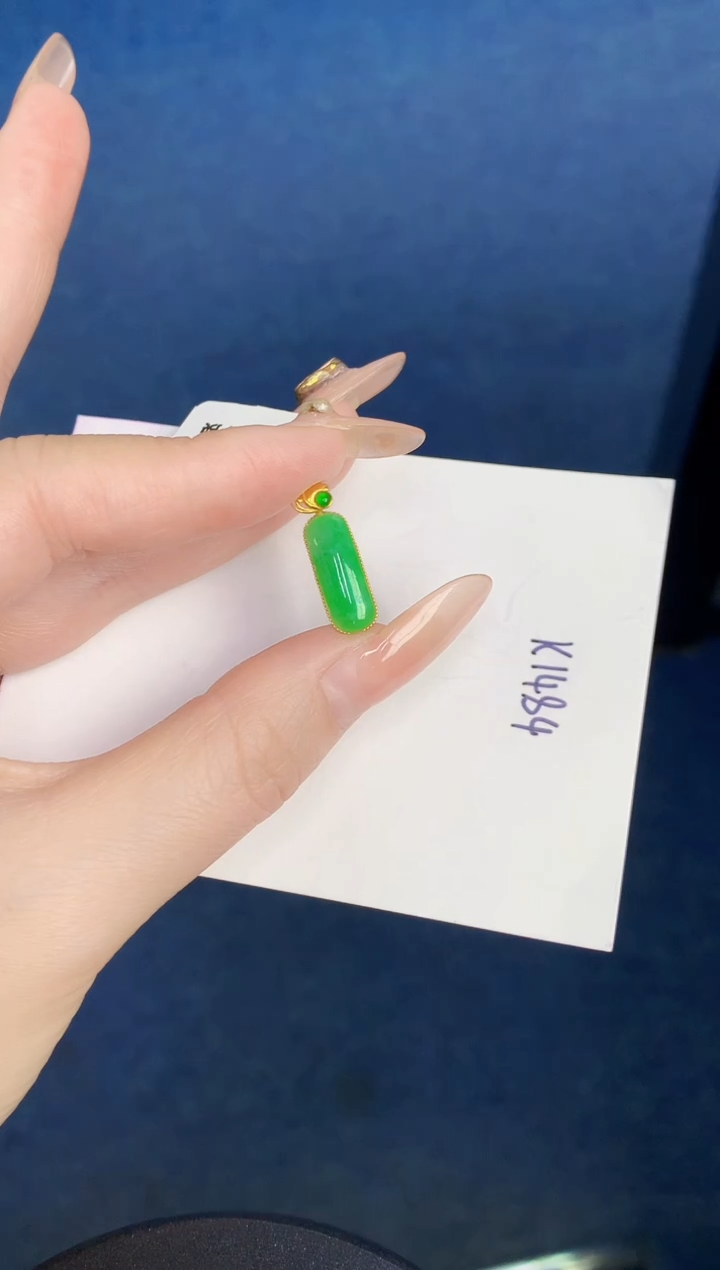 颈饰18K金镶嵌翡翠缅甸天然翡翠A货