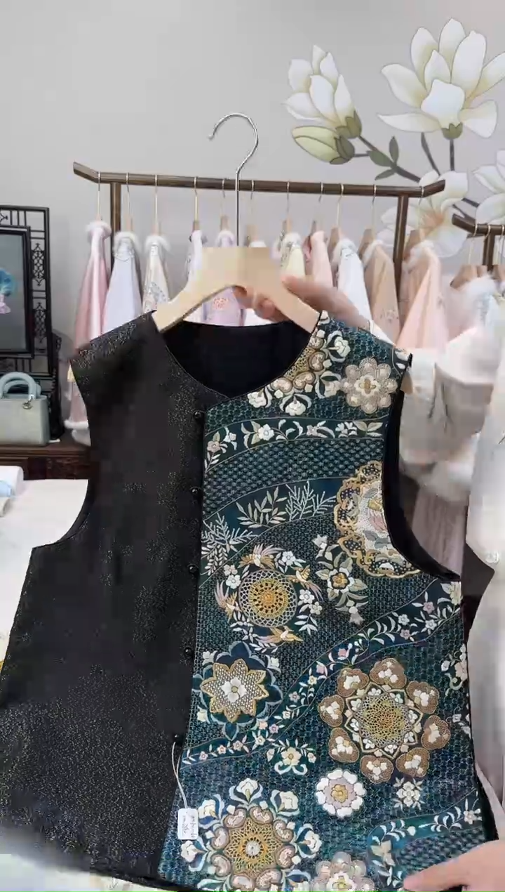 孔雀色抽拉雕手工真丝马甲