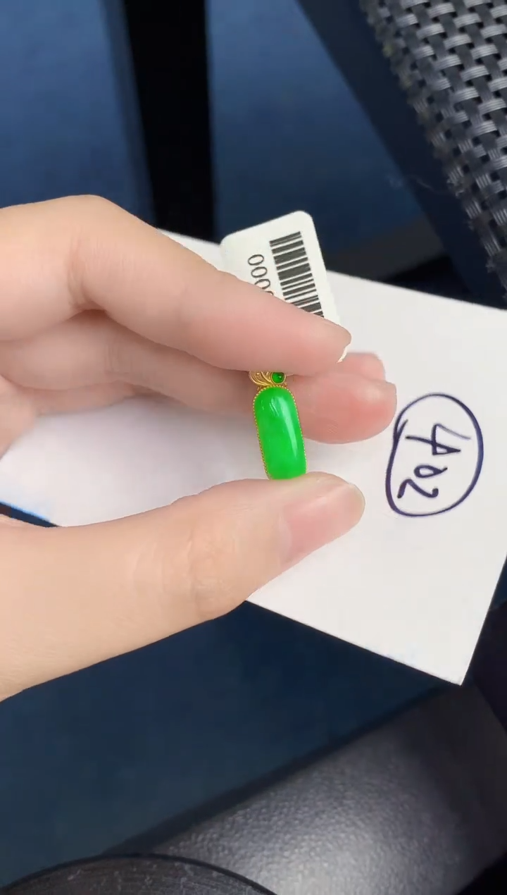 翡翠18K金镶嵌颈饰000000000