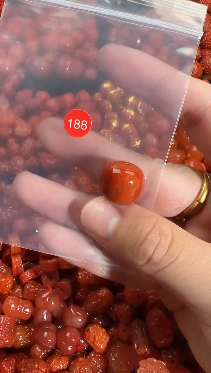 颈饰未镶嵌南红玛瑙1