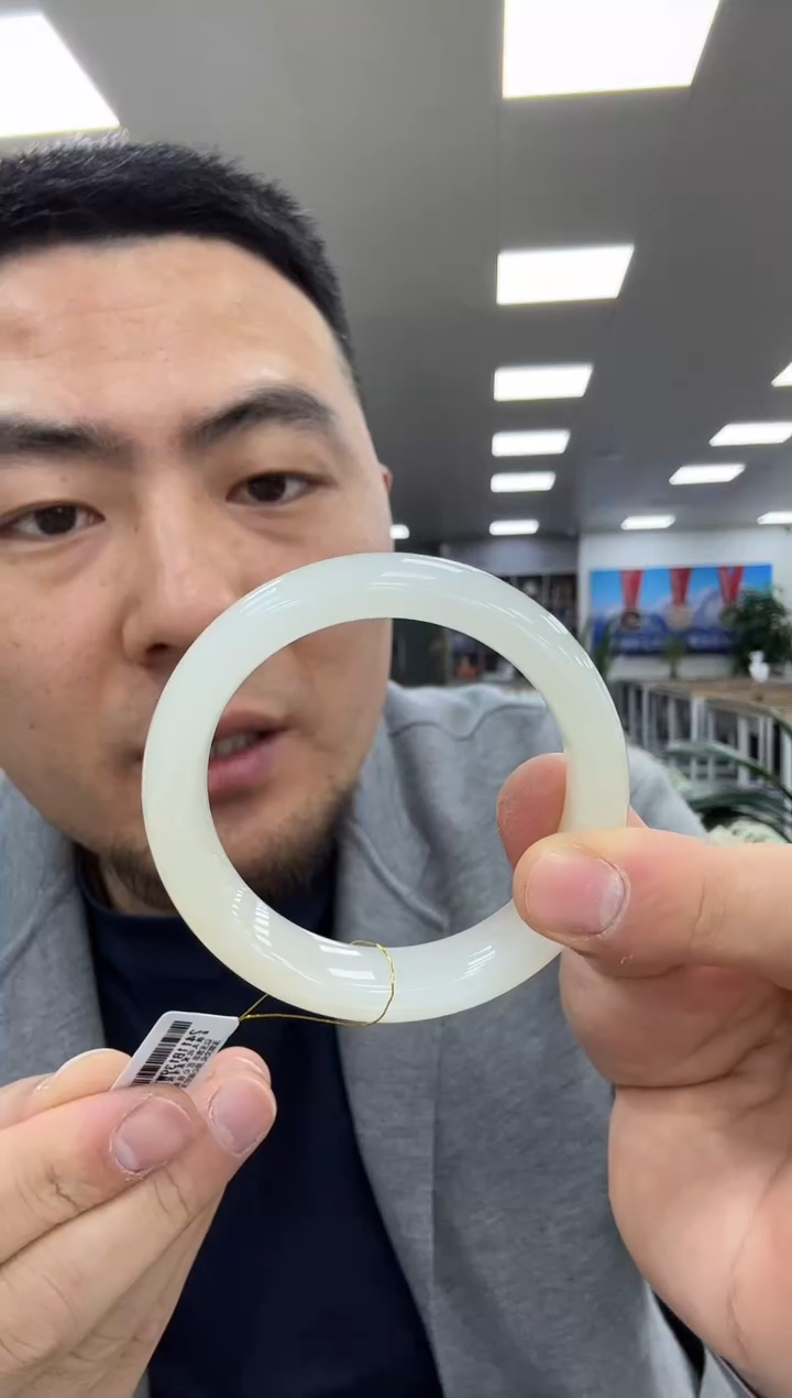 【闪购商品】和田玉手镯未镶嵌55-56  364