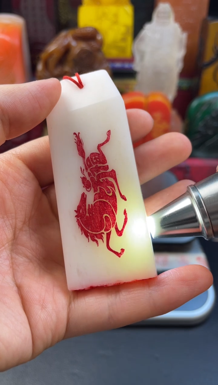 寿山石印石白芙蓉马上有福手牌印章-鸿福