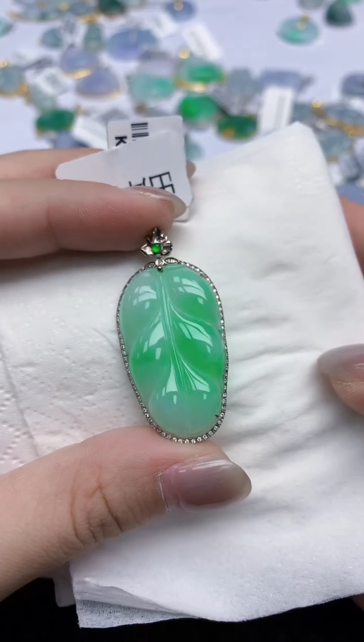 【闪购商品】翡翠颈饰18K金镶嵌天然翡翠A货