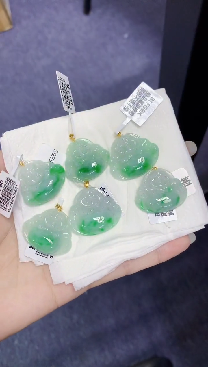 翡翠18K金镶嵌颈饰天然缅甸翡翠A货多样性发其一