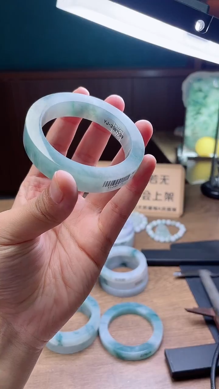 定制翡翠手镯未镶嵌定制