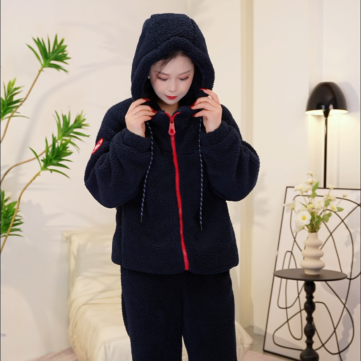 2025极寒系列摇粒绒三层复合抓绒连帽可外穿家居服宽松袖标可拆卸