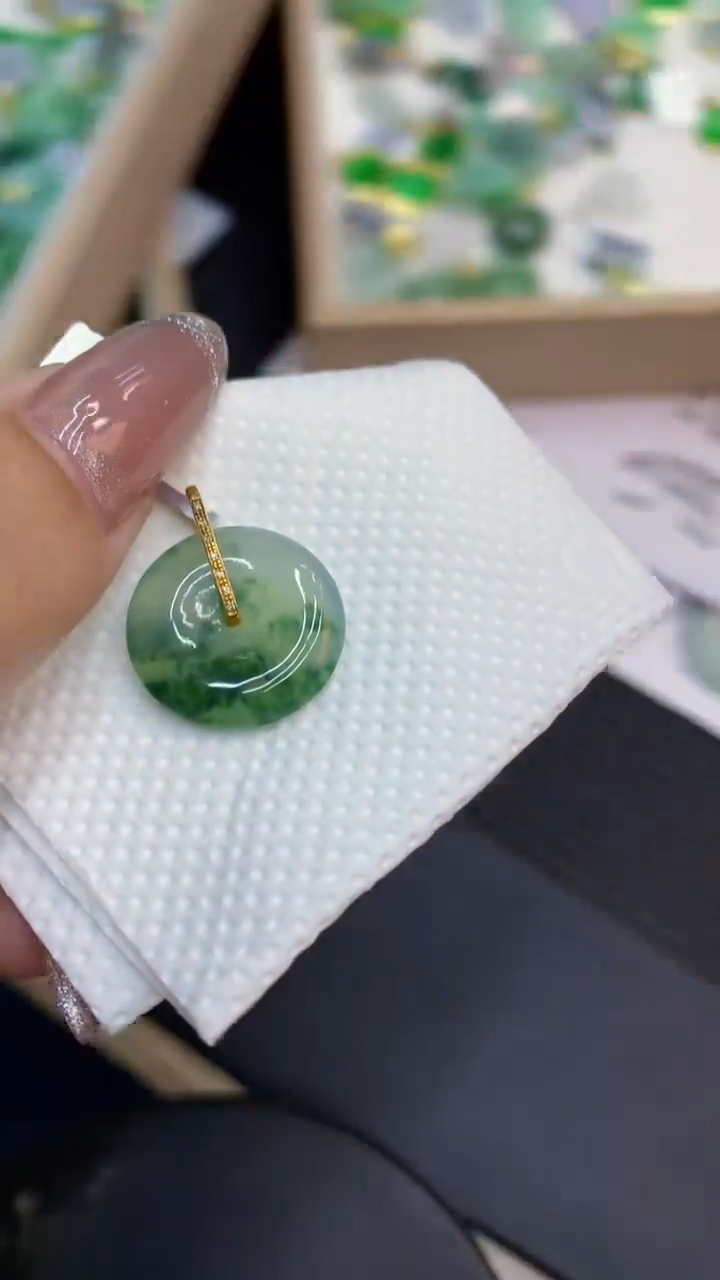 颈饰18K金镶嵌翡翠1