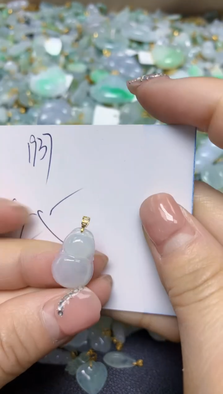 【闪购商品】翡翠挂件18K金镶嵌 天然翡翠A货