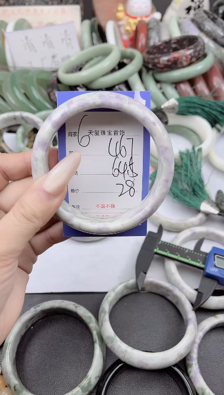 未镶嵌手镯石英质玉467