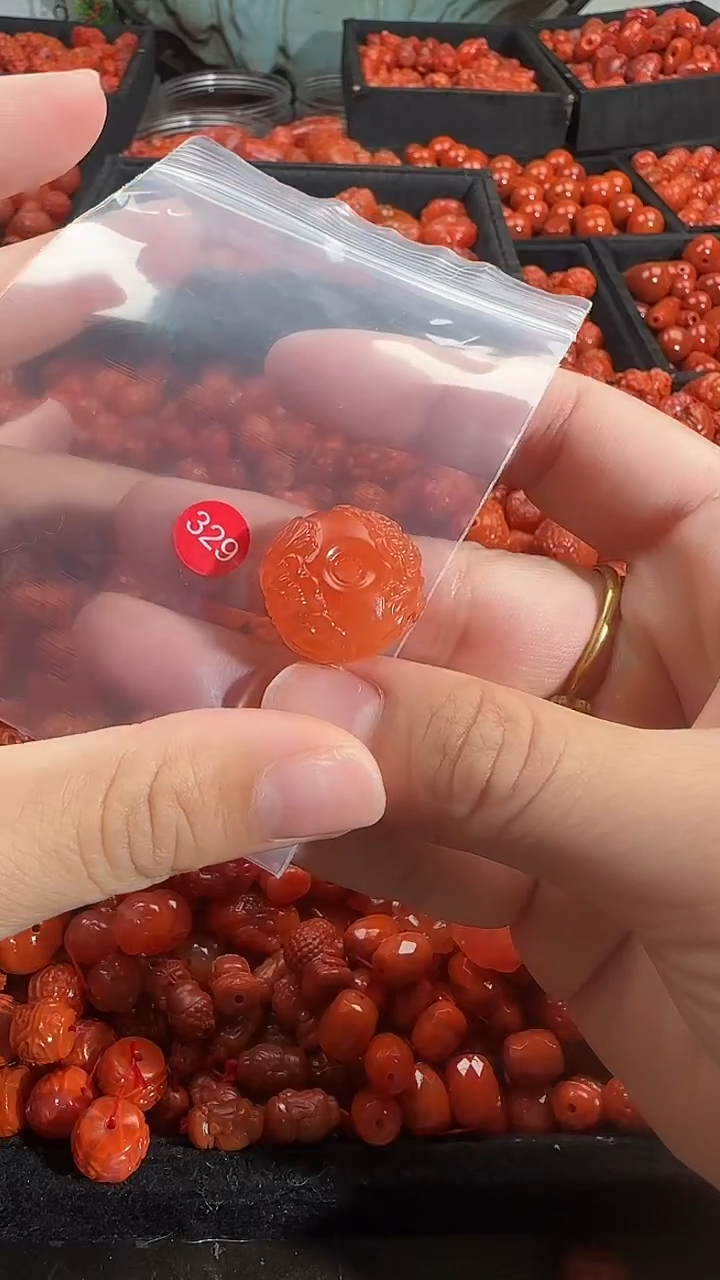 颈饰未镶嵌南红玛瑙1