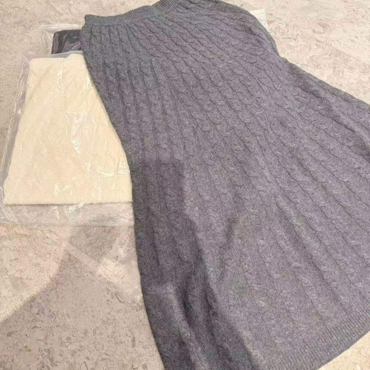 YS640 三色羊毛裙子【干洗】