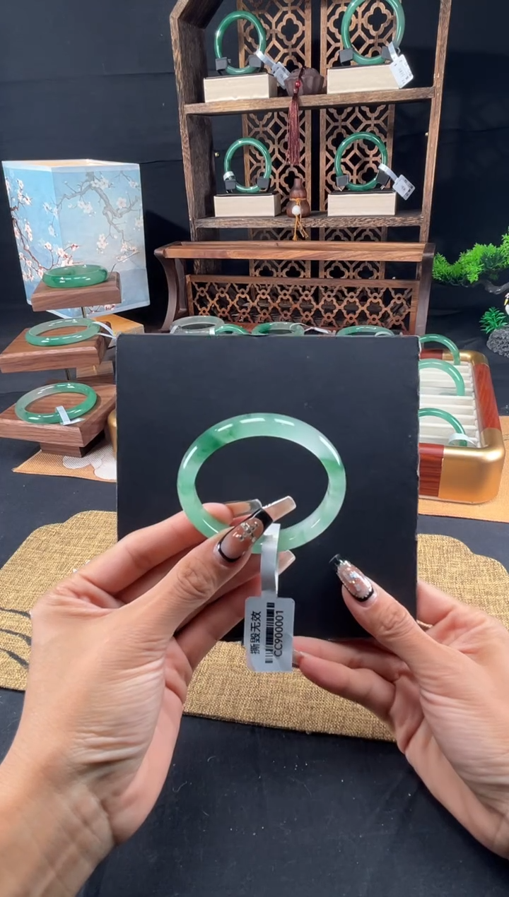 未镶嵌手镯石英质玉（非洲翠）圈口53