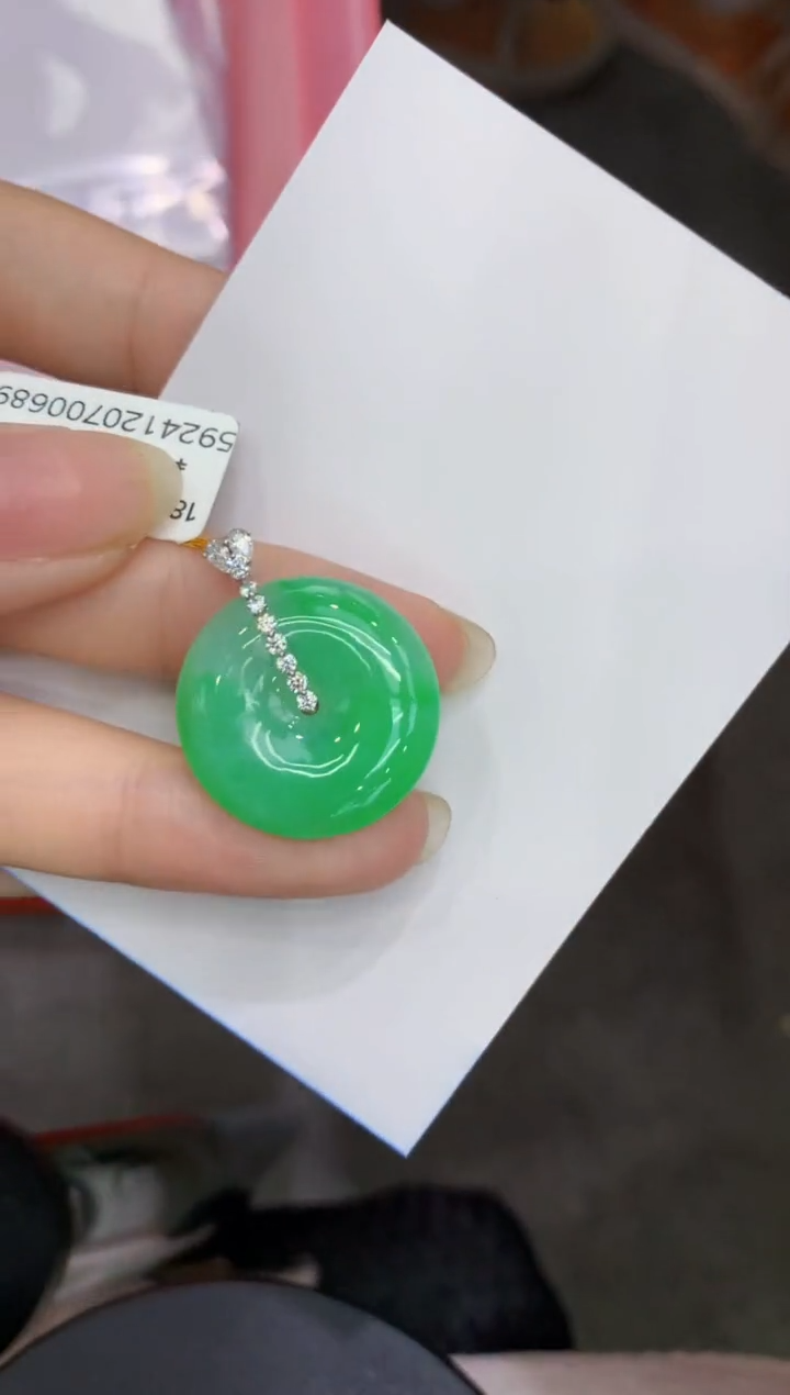 【闪购商品】翡翠颈饰18K金镶嵌8888888888