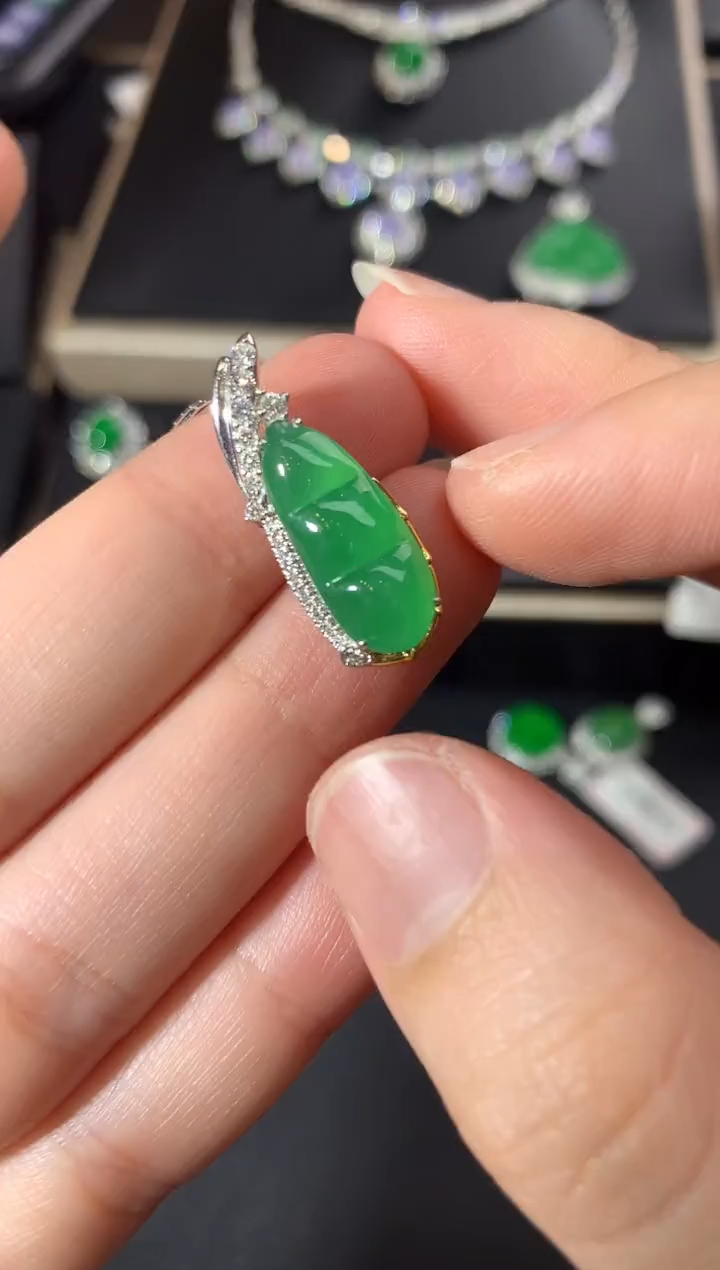 【闪购商品】翡翠吊坠(不含链)18K金镶嵌A268|6800