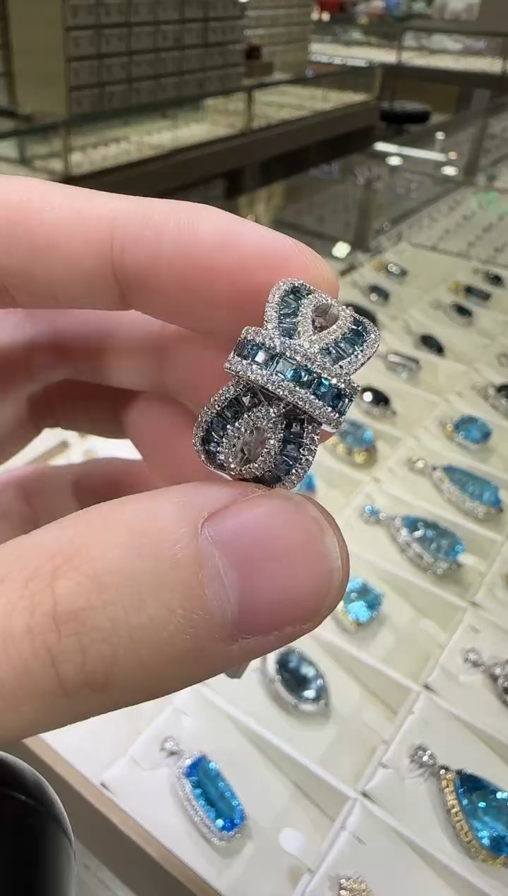 银S925镶嵌戒指托帕石伦敦蓝蝴蝶结高级排戒