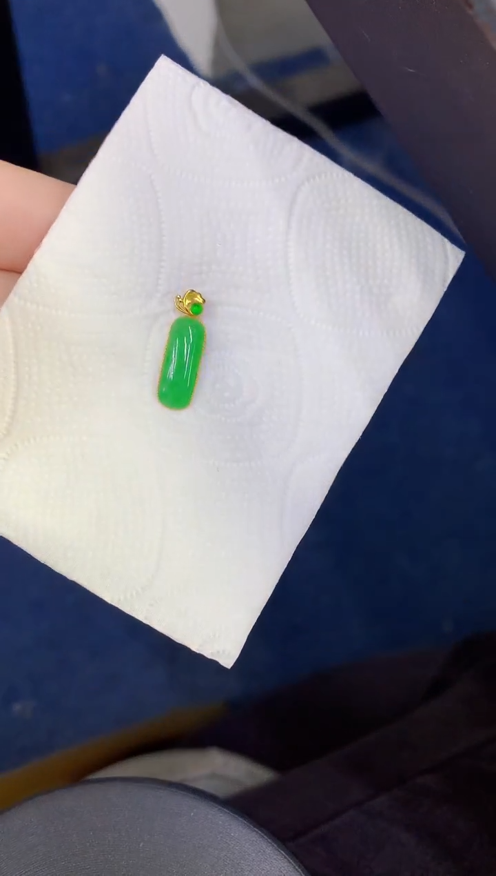 颈饰18K金镶嵌翡翠缅甸天然翡翠a货