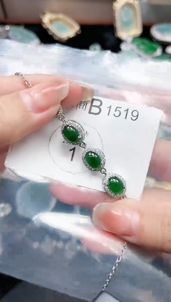 【闪购商品】翡翠颈饰未镶嵌赠皮绳1519