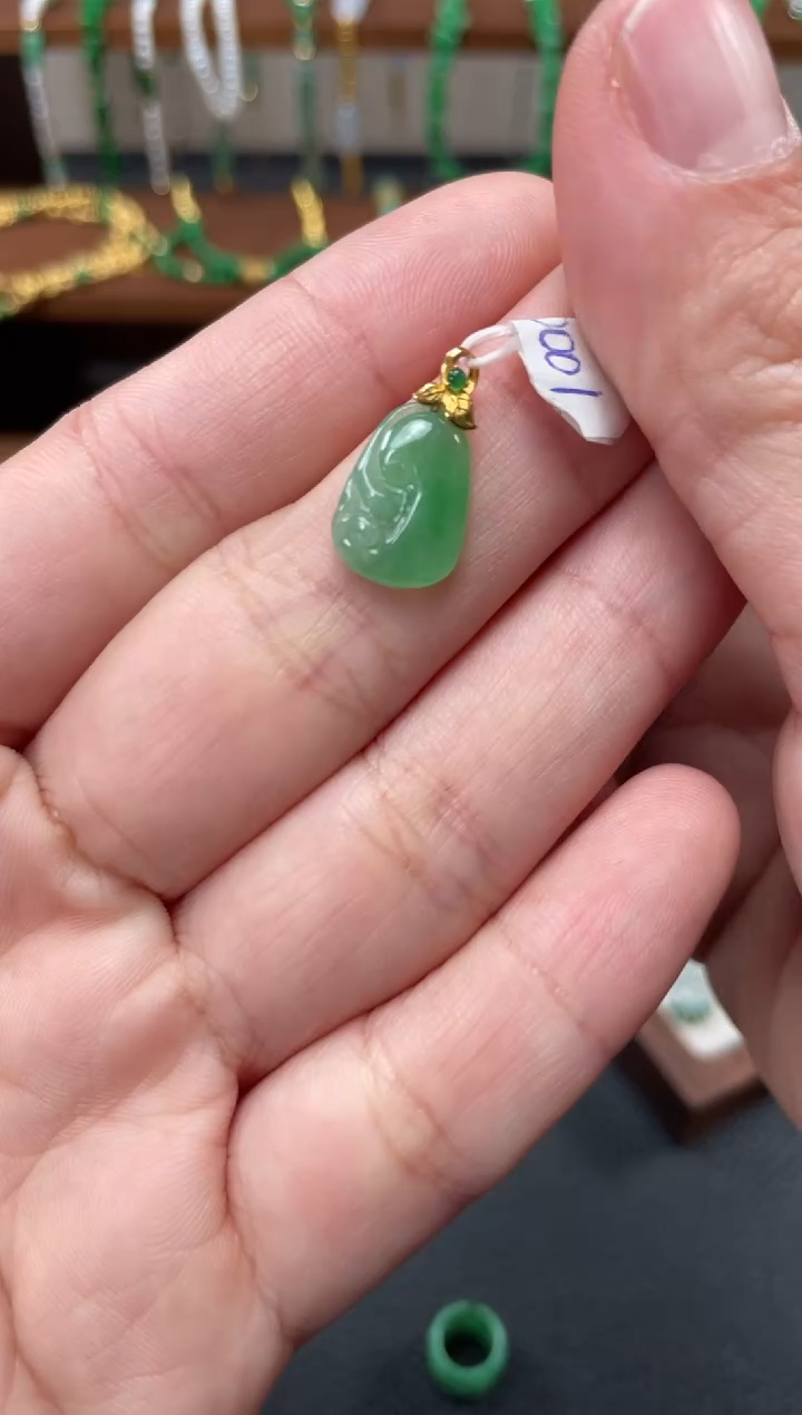 【闪购商品】翡翠吊坠(不含链)18K金镶嵌一个     P158