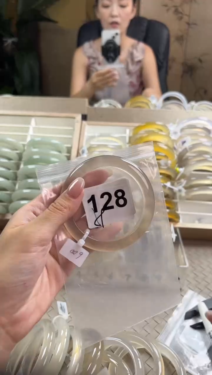手镯玛瑙/玉髓未镶嵌J*128