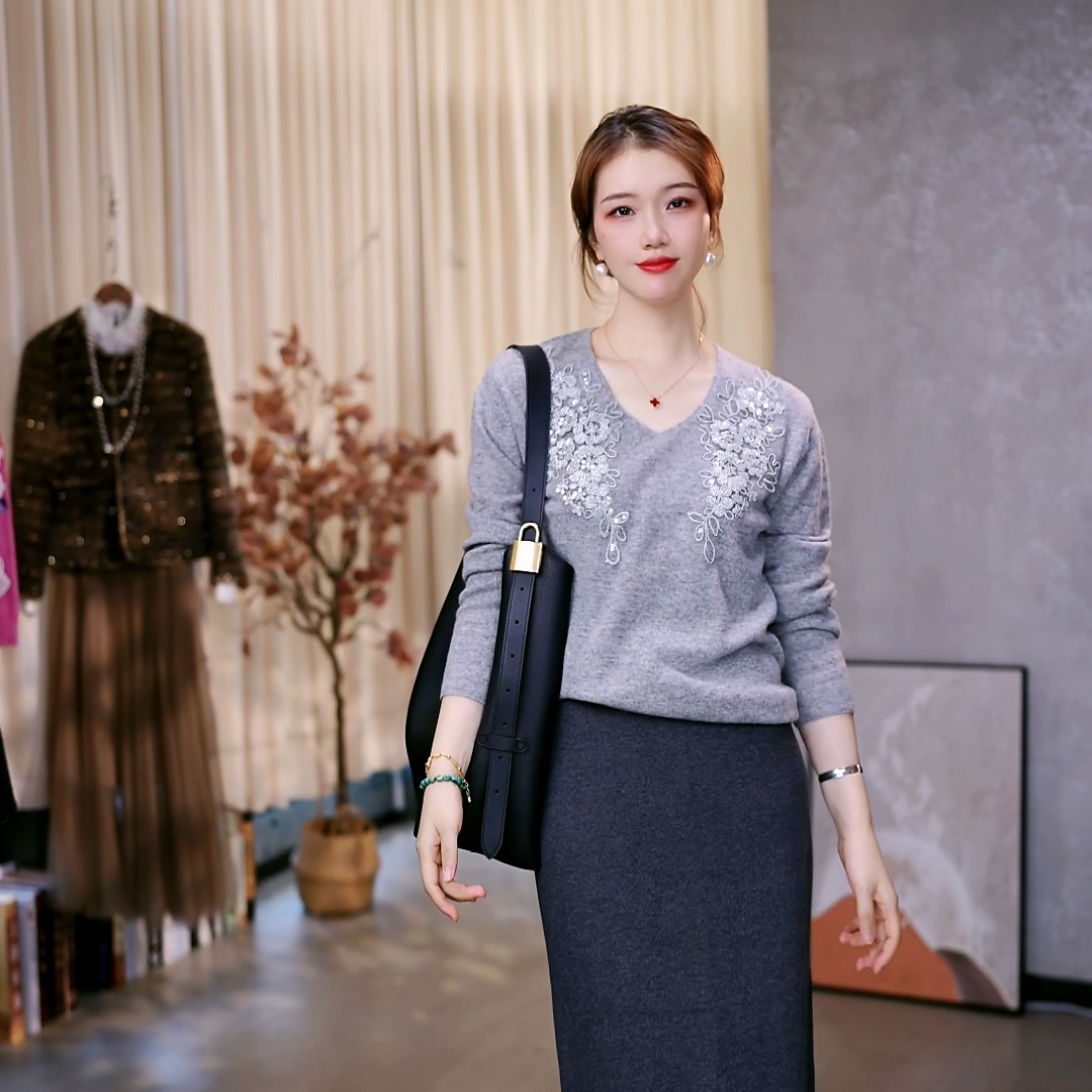 【白小白精选】珠花重工钉珠V领宽松羊毛衫显瘦百搭极简风5081
