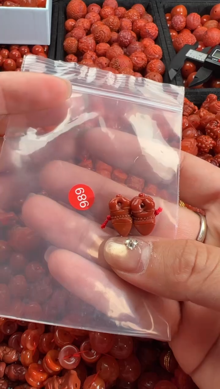 南红玛瑙未镶嵌颈饰1