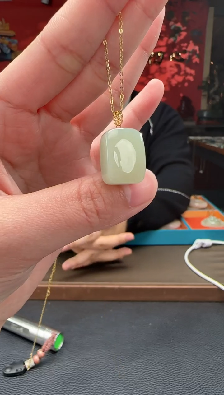 【闪购商品】和田玉颈饰18K金镶嵌且末蓝方糖