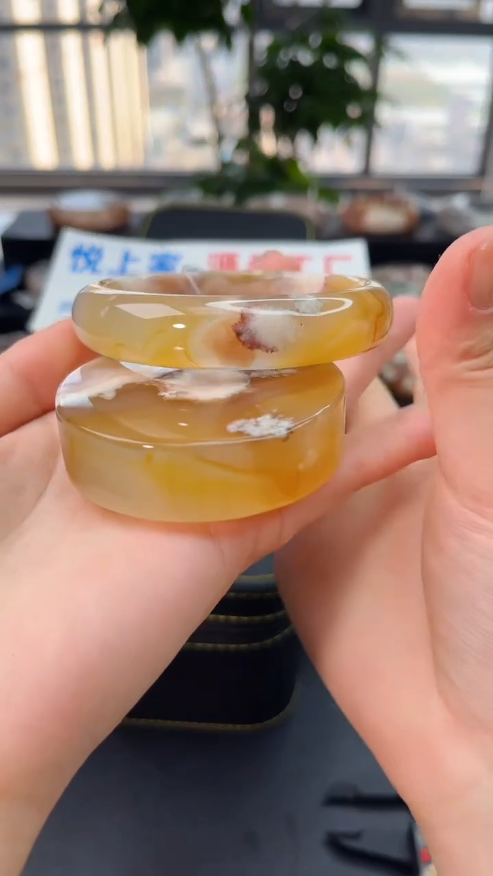 【闪购商品】石英质玉手镯未镶嵌赠送镯心（圈口62