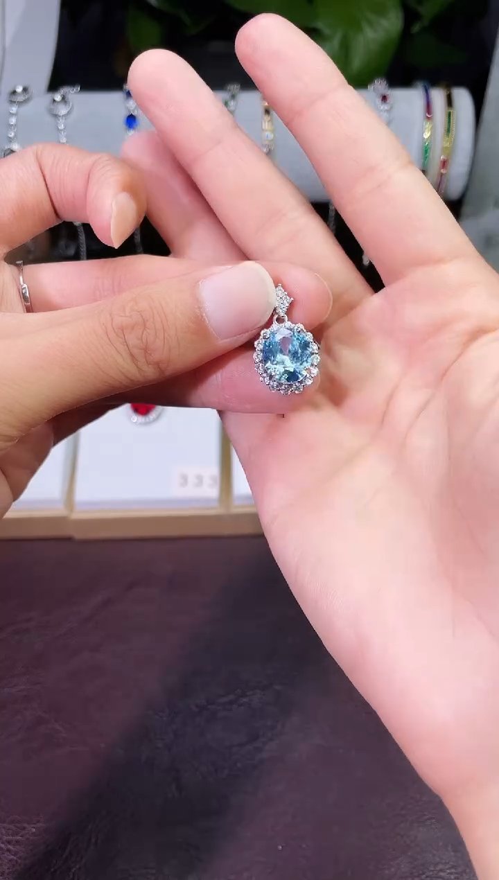 足铂镶嵌合成（培育）蓝宝石吊坠(赠链)冰蓝吊坠