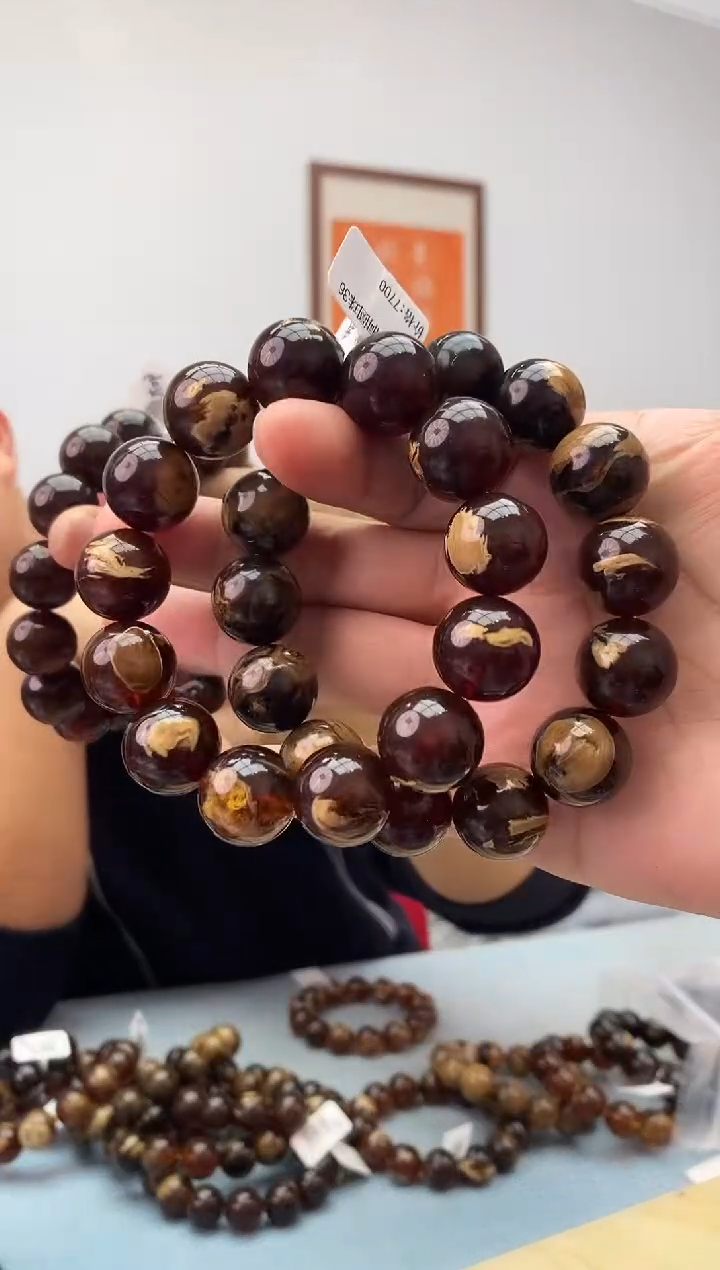 琥珀未镶嵌珠宝奇石假一罚十，一级溶洞多样性发一件034