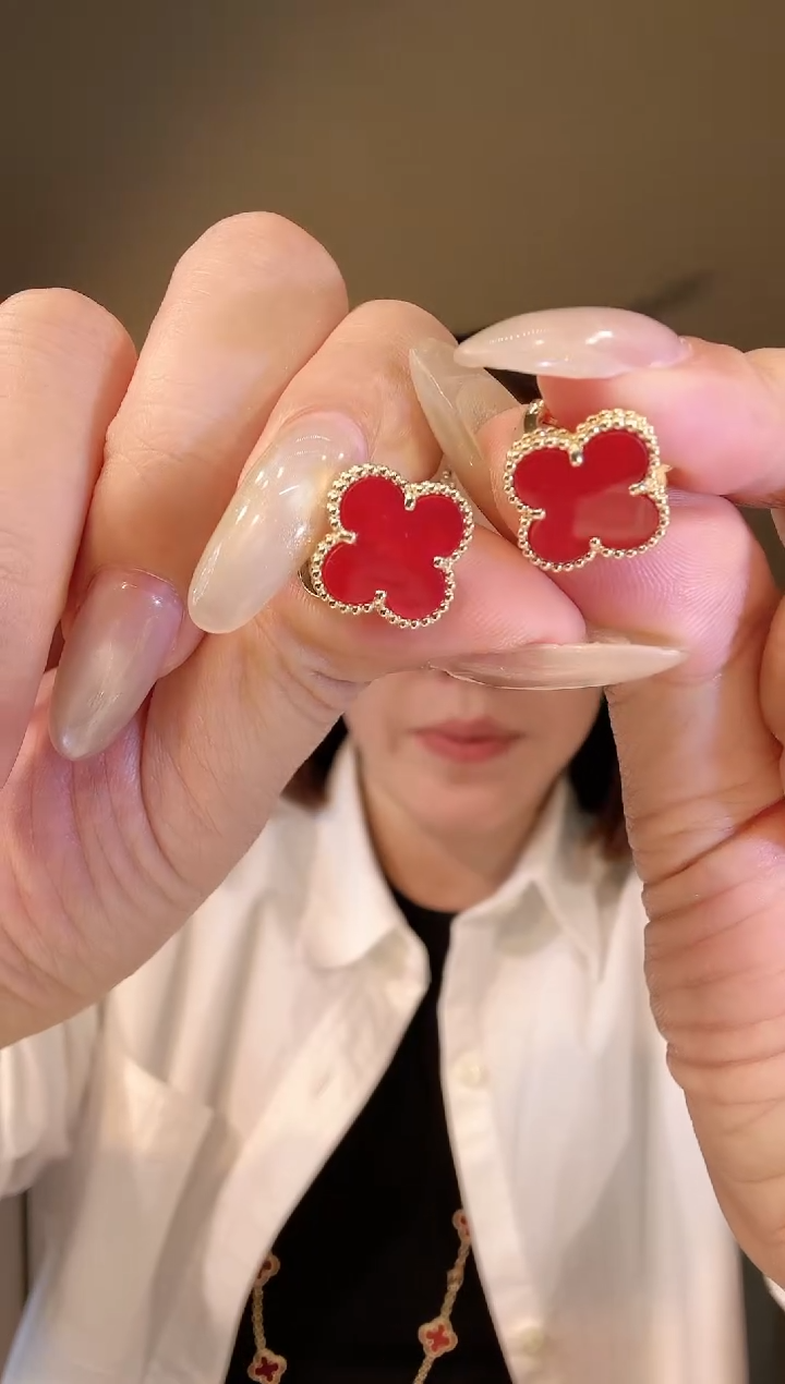 【闪购商品】玛瑙/玉髓耳扣18K金镶嵌红色四叶草耳