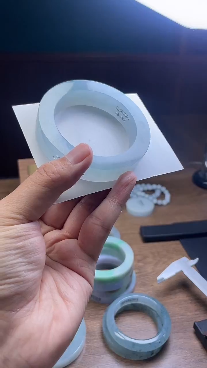 未镶嵌手镯定制翡翠佳*定制